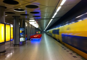 Schiphol-trein-Roger-Grund-Panoramio[1]